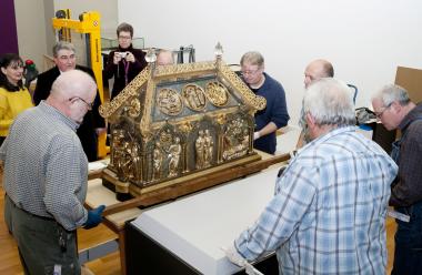 Einer der Höhepunkte der ¿Goldenen Pracht¿: Der Marienschrein aus Tournai bei der Ankunft im LWL-Landesmuseum. <br>Foto: LWL<br />