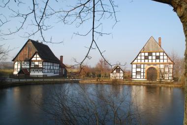 Den Wechsel der Jahreszeiten kann man bei den Spaziergängen durch das LWL-Freilichtmuseum Detmold erleben. <br>Foto: LWL<br />