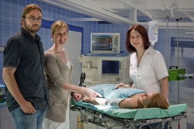 Die Ausstellungsmacher (v.l.) Dr. Jan Ole Kriegs, Friederike Ehn, Dr. Anika Seyfferth) haben sich für den Aktionstag zum Thema ¿Bionik in der Medizin ¿ Der Mensch als Vorbild¿ etwas Besonderes für die Besucher überlegt. <br>Foto: LWL/Obonczyk<br />