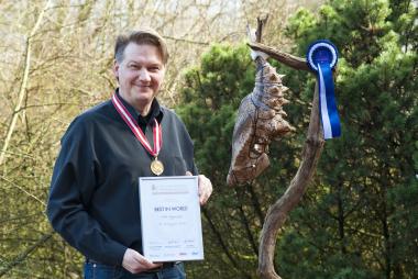 Der Präparator Detlev Gregorczyk hat mit seinem Modell einer Kaisermantelpuppe die Goldmedaille auf der Weltmeisterschaft der Präparatoren gewonnen. <br>Foto: LWL/Oblonczyk<br />