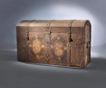 Welche Schätze wurden in den Truhen aufbe-wahrt? Das LWL-Freilichtmuseum Detmold öffnet die Deckel der Schatztruhen. <br>Foto: LWL/Pölert<br />