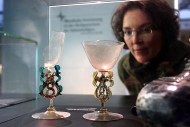 In der Dauerausstellung erzählen archäologische Funde von 250.000 Jahren Menschheitsgeschichte - am 21.4. werden die kleinen Schätze in Gebärdensprache erläutert. <br>Foto: LWL/D. Menne<br />