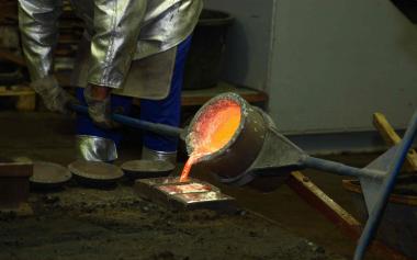  Am 20. Mai können die Gäste in der Schaugießerei zusehen, wie aus flüssigem Metall  Figuren entstehen. <br>Foto: LWL / A. Hudemann<br />