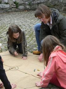 Familien mit Kindern ab sechs Jahren können im Museum in der Kaiserpfalz am Internationalen Museumstag "Spielen wie im Mittelalter".<br>Foto: LWL/Pluschke<br />