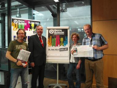 Stellten das Hattinger Programm der Extraschicht vor: Acki Löbbecke vom "Duo Taktlos" (v.l.), Willi Hoffmann (Sparkasse Hattingen), Jessica Lehmann (RTG) sowie Robert Laube (LWL-Industriemuseum). <br>Foto: LWL<br />