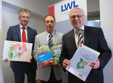 (v.l.) Dr. Rudolph Grothues von der Geografischen Kommission, Peter Wittkampf, Autor der Untersuchung und LWL-Direktor Dr. Wolfgang Kirsch stellten die Studie vor. <br>Foto: LWL<br />