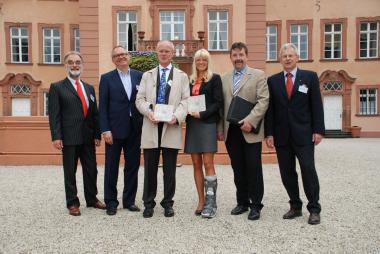 5. Westfälischer Tag für Denkmalpflege auf Schloss Berle-burg mit (von li. nach re.) Dr. Fred Kaspar, Vorsitzender der Stiftung Kleines Bürgerhaus, Dr. Hans H. Hanke  und  Dr. Markus Harzenetter von der LWL-Denkmalpflege, LWL-Kulturdezernentin Dr. Barbara Rüschoff-Thale, Bürgermeister Bernd Fuhrmann und Forstdirektor Johannes Röhl. <br>Foto:LWL/Schürkamp<br />