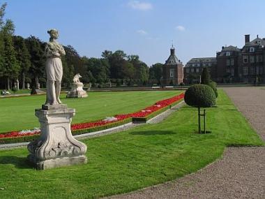 Rund 100 Gärten und Parks beteiligen sich am ersten Tag der Gärten und Parks in Westfalen-Lippe und öffnen neugierigen Besuchern ihre Pforten ¿ darunter auch der Schlosspark Nordkirchen. <br>Foto: LWL/Kalle<br />