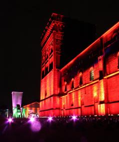 Eindrucksvoll beleuchtet präsentiert sich die Zeche Hannover zur ExtraSchicht. <br>Foto: LWL<br />