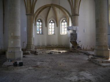Im Chorraum der Christuskirche fanden die LWL-Archäologen Reste der Vorgängerkirche - darunter sogar Mauerreste aus karolingischer Zeit. <br>Foto: LWL<br />