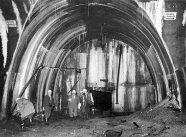 Der Tiefstollen bei einer Begehung im Jahr 1958. <br>Foto: Stadtarchiv Dortmund<br />