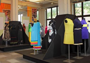 Blick in die Ausstellung ¿Fashion-lights!¿. <br>Foto: LWL<br />