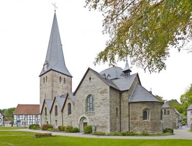 Außenansicht der St. Blasius-Kirche in Balve. <br>Foto: LWL/Dülberg<br />