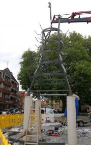 Die Skulptur ¿100 Arme der Guan-yin¿ ist seit heute wieder am neu gestalteten Marienplatz zu sehen. <br>Foto: LWL<br />