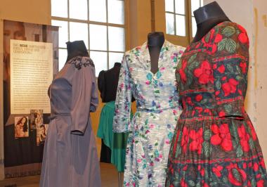 Blick in die Ausstellung ¿Fashion-lights!¿. <br>Foto: LWL/Holtappels<br />