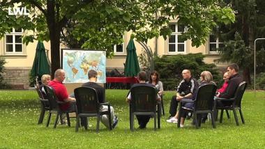 Gesprächsrunde im Marsberger Projekt "Grenzenlos" für psychisch erkrankte Migranten. <br> Foto: LWL<br /><b><i>Bitte klicken Sie auf das Foto, um sich den neuen LWL-Film anzuschauen.</b></i>
