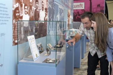 Blick in die Ausstellung ¿Nach Westen¿. <br>Foto: LWL/Hudemann<br />