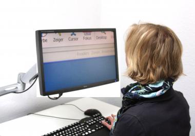 Damit IT-Anwendungen Menschen mit Sehbehinderungen nicht vom Berufsleben ausschließen, fördern die Integrationsämter von LWL und LVR das Projekt ¿BIT Inkulsiv¿.<br> Foto: LWL<br />