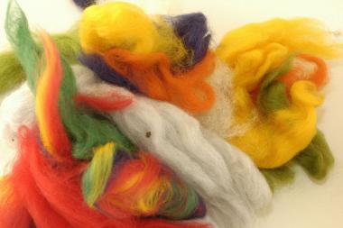 Bunte Wolle ist das Ausgangsmaterial für viele Produkte, die in der Gernheimer Textilwerkstatt angeboten werden. <br>Foto: LWL<br />