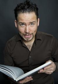 Christoph Tiemann liest aus dem Buch ¿Die Kuh, die weinte¿ im LWL-Planetarium. <br>Foto: LWL/Oblonczyk<br />