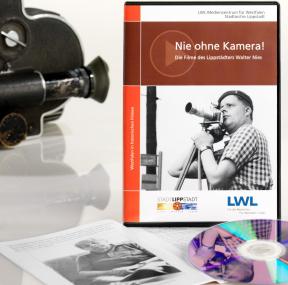 Die DVD ¿Nie ohne Kamera!¿ mit der Filmkamera von Walter Nies.<br>Foto: LWL/Steinweg<br />