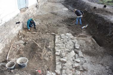 Im Vordergrund sieht man eine Mauer des Stadthofes aus dem späten 12. Jahrhundert. <br>Foto: LWL/Spiong<br />