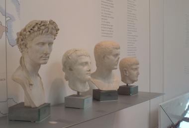 War es einer von ihnen? Welcher erfolgreiche Feldherr gesucht wird, erfährt neugieriger Nachwuchs am 6.1. im LWL-Römermuseum.<br>Foto: LWL/Baron<br />