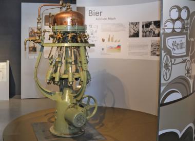 In der Ausstellungsstation Bier beginnt der Vortrag des Braumeisters.<br> Foto: LWL/Martin Holtappels<br />