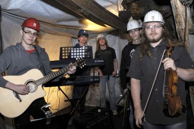 Musik aus der Grube: Schüler brachten am 10. Juni auch das Besucherbergwerk der Zeche Nachtigall zum Klingen. <br>Foto: LWL/Hudemann<br />
