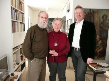  Hilm Böckmann (v.l.), seine Frau Helgi und Dr. Josef Mühlenbrock, Leiter des LWL-Museums für Archäologie in Herne.<br> Foto:LWL/Kalla <br />