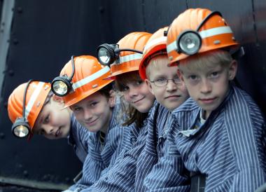 Kleine Kumpel erobern die Zeche Zollern. <br>Foto: LWL/Fischer <br />