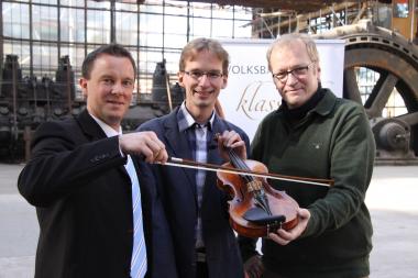 Volksbank.klassich: Thomas Alexander (Volksbank), Johannes Kunze (RRP) und Robert Laube (LWL-Industriemuseum) freuen sich über den Start des Vorverkaufs für das Frühjahrskonzert von "Volksbank.klassisch". <br>Foto: LWL<br />