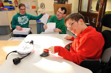 Die Arbeitslosigkeit von Menschen mit Behinderung hat sich im Februar kaum verändert. Das LWL-Integrationsamt unterstützt private und öffentliche Arbeitgeber, Arbeitsplätze für schwerbehinderte Menschen zu schaffen und zu erhalten.<br> Foto: Jörg Birgoleit<br />