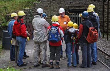 Auf dem Weg ins Besucherbergwerk Nachtigallstollen. <br>Foto: LWL/ Hudemann<br />