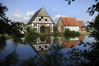 Passend zum Themenjahr ¿Verflixt! Geister, Hexen und Dämonen¿ ist in der Saison 2013 im LWL-Freilichtmuseum Detmold jeder 13. eines Monats eintrittsfrei. <br>Foto: LWL/Sánchez<br />