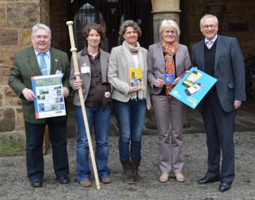 Eröffneten den dritten durchgehenden Weg der Jakobspilger durch Westfalen in Minden: (v.r.) Dr. Wolfgang Kirsch, Birgit Härtel, Aurelia Dickers, Ulrike Spichal, Egon Stellbrink <br>Foto: LWL<br />