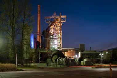 Nach Einbruch der Dunkelheit entfaltet sich auf der Henrichshütte eine besondere Atmosphäre. <br>Foto: LWL / A. Hudemann