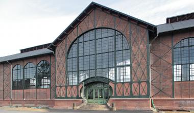 Vor 100 Jahren Werbeträger für die Montanindustrie, heute Ikone der Industriekultur: die Maschinenhalle der Zeche Zollern. <br>Foto: LWL / Holtappels