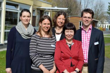 Beim ersten Hammer Fortbildungsnachmittag; die LWL-Fachleute PD Dr. habil. Tanja Legenbauer (2.v.l.) und Prof. Dr. Dr. Martin Holtmann mit den Referentinnen Dipl.-Psych. Charlotte Jaite (1.v.l.), Prof. Dr. Almut Zeeck (3.v.l.) und Prof. Dr. Beate Herpertz-Dahlmann. <br>Foto: LWL/Ries<br />