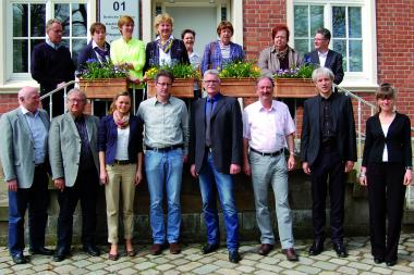 LWL-Krankenhausdezernent Dr. Meinolf Noeker (u. , 2.v.r.) und die kaufmännische Direktorin der LWL-Kliniken Münster und Lengerich, Heinke Falkenstein-Sorg (u. r.) nahmen an der Veranstaltung teil. <br>Foto: LWL/Hajek<br />
