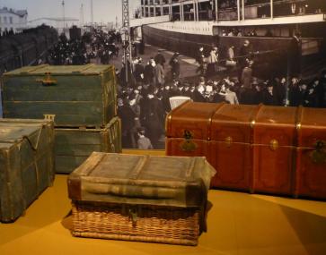 Die lippischen Auswandererkoffer in der Ausstellung ¿Wanderarbeit¿. <br>Foto: LWL