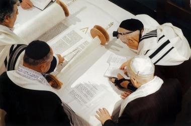 Rabbiner während des Gottesdienstes, Dortmund 2009. <br>Foto: LWL-Industriemuseum: Brigitte Kraemer