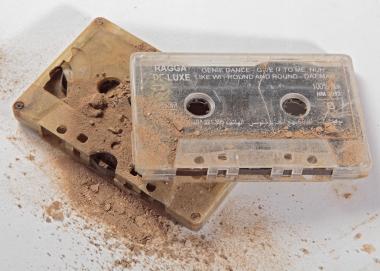 Längst kommt aus dieser Kassette keine Musik mehr. Fundstück aus Lampedusa aus der Ausstellung ¿Wanderarbeit¿ in Lage. <br>Foto: LWL