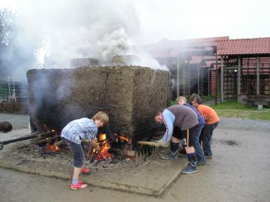 Das Feuer brannte Sonntag im Feldbrandofen. <br>Foto: LWL 