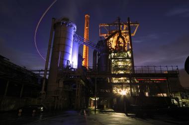 Nach Einbruch der Dunkelheit entfaltet sich auf der Henrichshütte eine besondere Atmosphäre. <br>Foto: LWL / A. Hudemann