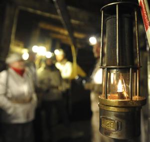 Lampenführung im Besucherbergwerk der Zeche Nachtigall. <br>Foto: LWL/Jürgen A. Appelhans