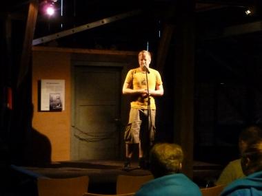 Moderator Marc-Oliver Schuster auf der Bühne des Ringofens. <br>Foto: LWL