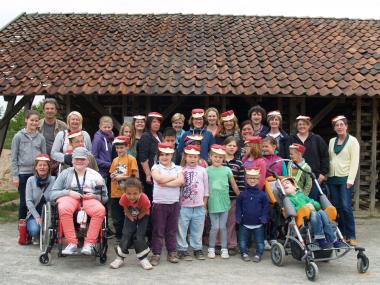 Kinder und Jugendliche mit Handicap, deren Helfer und Sonderpädagogen ließen es sich im LWL-Ziegeleimuseum Lage gut gehen. <br> Foto: Privat