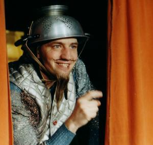 Don Kidschote braucht Unterstützung von Kindern ab 4 Jahren, um Ritter werden zu können. <br>Foto: Ralf Emmerich/ Theater Don Kidschote