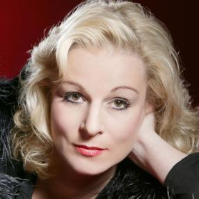 Nina Tripp präsentiert ¿Highlights in High Heels¿ im LWL-Industriemuseum Schiffshebewerk Henrichenburg. <br>Foto: Melange
